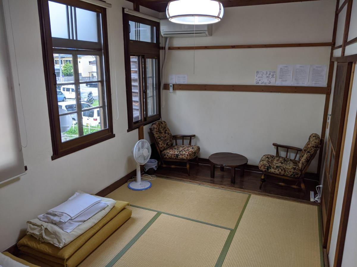 Guesthouse Tomaru Такаяма Екстер'єр фото